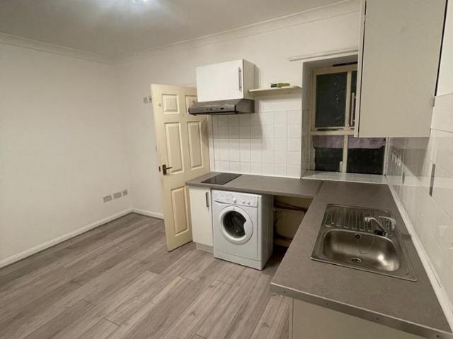 Studio for rent in Sevenoaks, The Butts