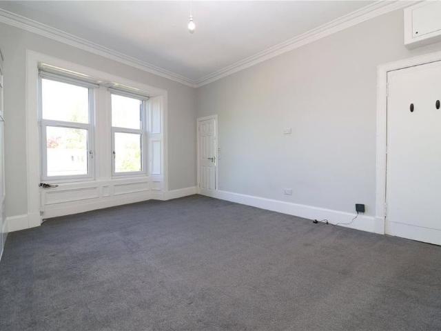 Studio for rent in Langside, Scotland
