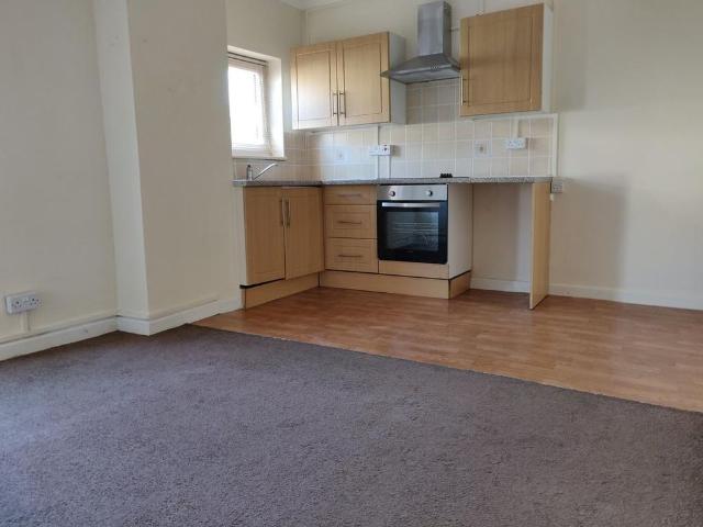 Studio for rent in Roundham, Paignton