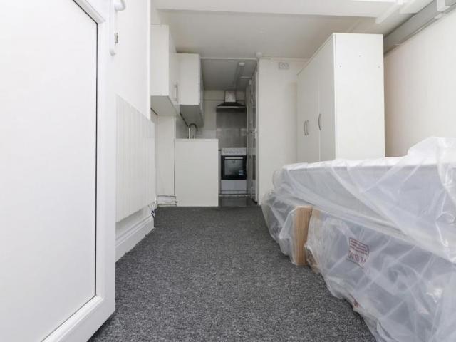Flat for rent in London Borough of Merton, South Wimbledon