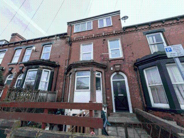 Flat for rent in Hyde Park, West Yorkshire