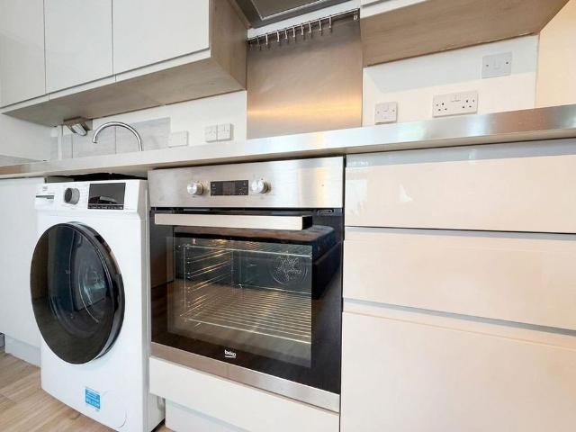 Studio for rent in Aldrington