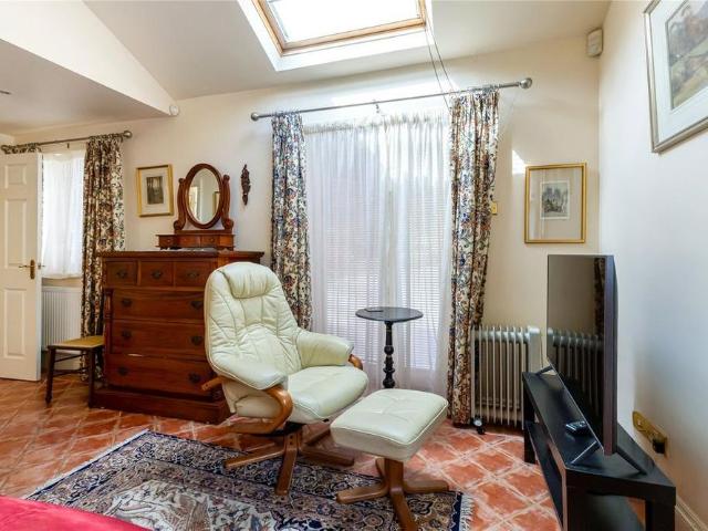 Studio for rent in Holywell, The Slade