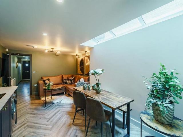Studio for rent in West Midlands