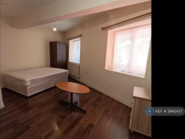 Studio for rent in Elephant and Castle, Greater London