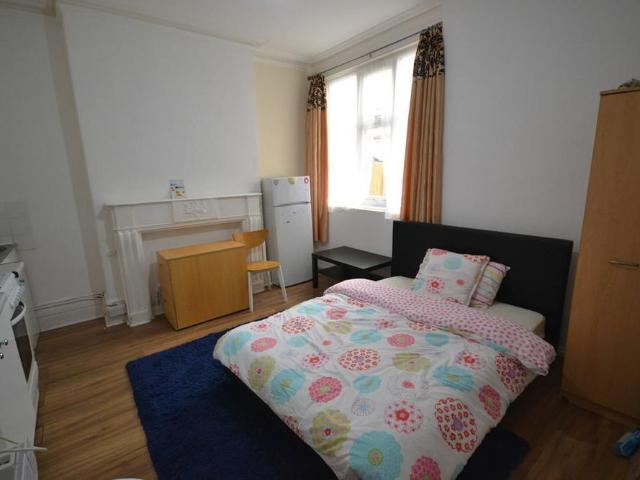 Studio for rent in Westcotes, Leicester