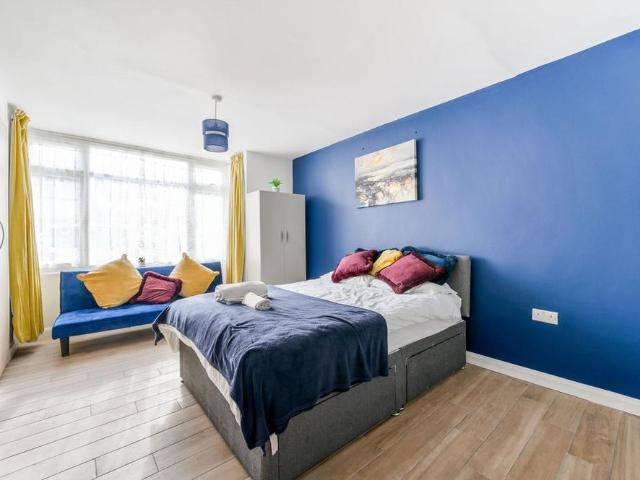Studio for rent in Southall Green, Greater London