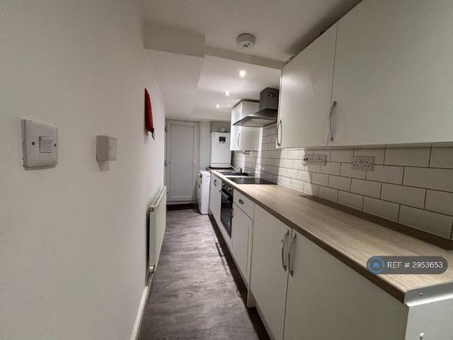 Flat for rent in Calderstones