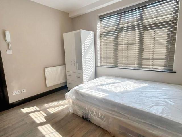 Studio for rent in Northwood, Greater London