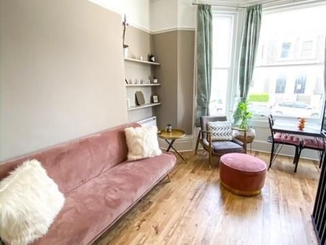 Studio for rent in Aldrington