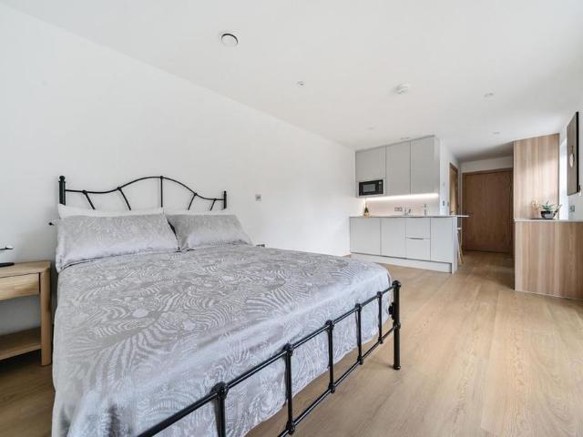 Studio for rent in Longlands, Greater London