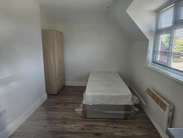 Studio for rent in West Drayton, Greater London