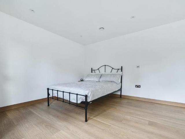 Studio for rent in Longlands, Greater London