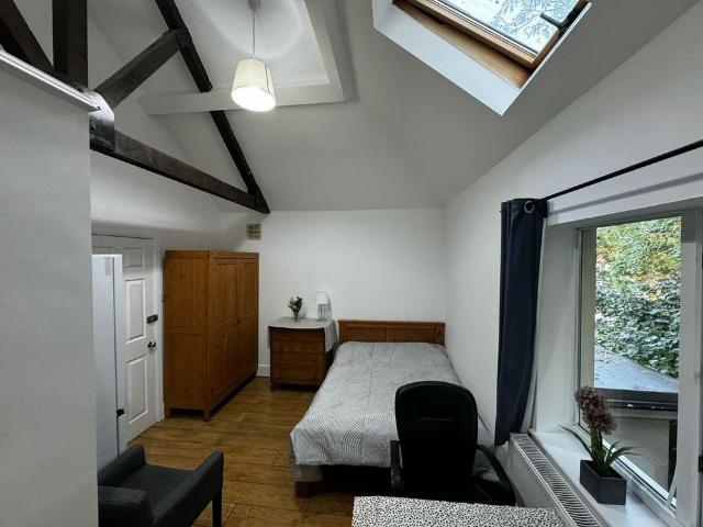 Studio for rent in London Borough of Hounslow, Osterley