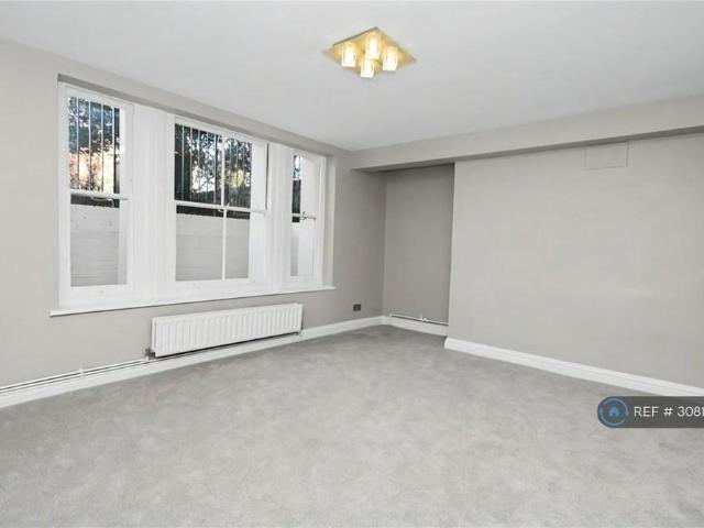Studio for rent in Oakhill, Greater London