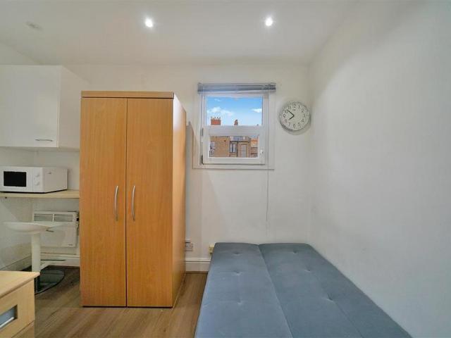 Flat for rent in Kensington, Isle Of Man