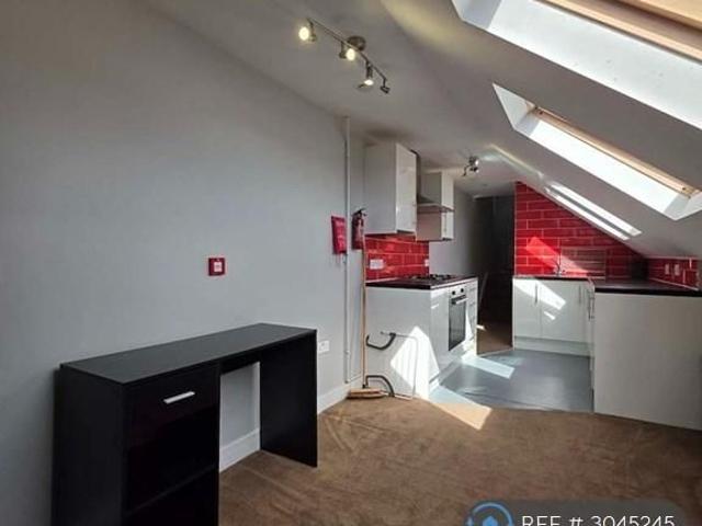Studio for rent in Maindy, Cardiff