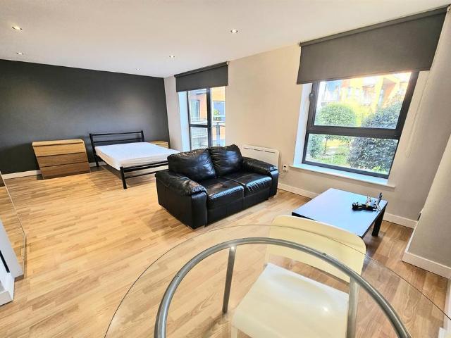 Flat for rent in Saint George's, South Yorkshire
