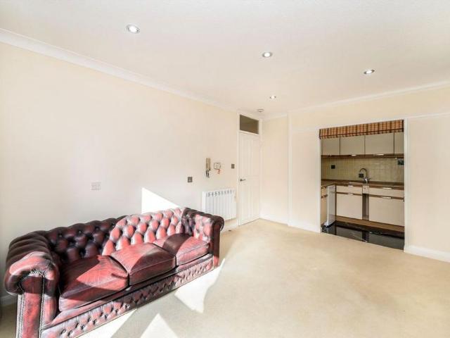 Studio for rent in Tulse Hill, Greater London