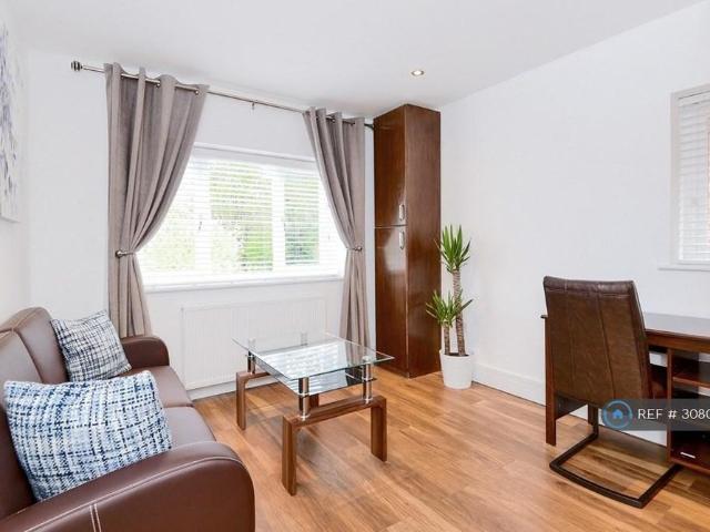Studio for rent in Shaw cum Donnington, Shaw