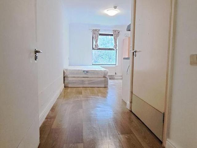Flat for rent in Ickenham, Greater London