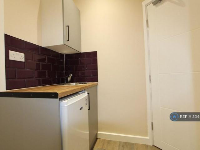 Studio for rent in London Borough of Hounslow, Greater London