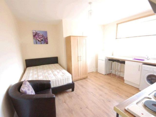 Studio for rent in Newtown, Reading