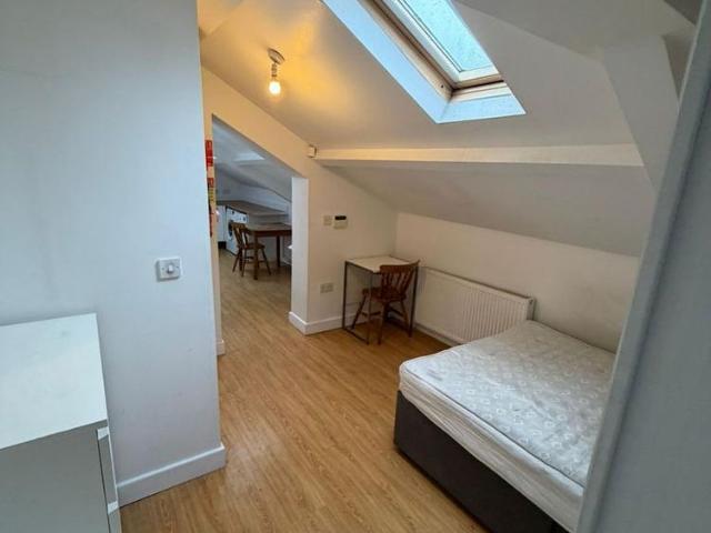 Studio for rent in Highfields, Huddersfield