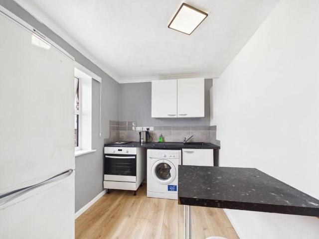 Studio for rent in Walton, Eastbridge