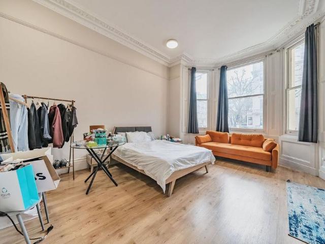 Studio for rent in Brompton, Greater London