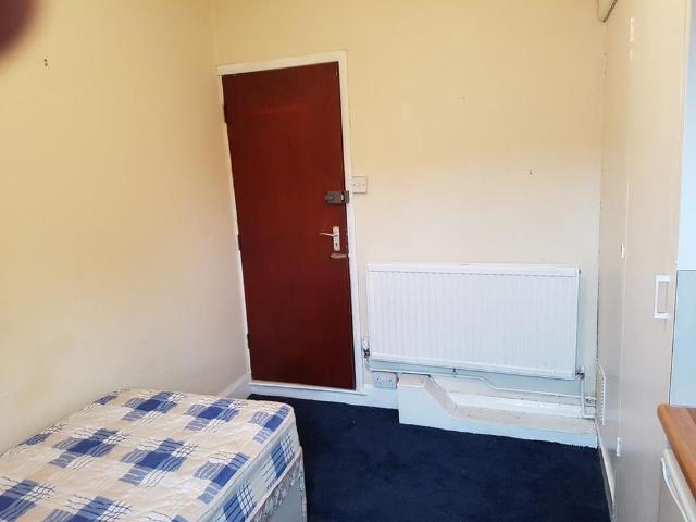 Studio for rent in Bury Park, Luton