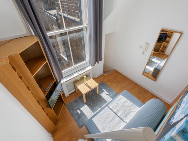 Apartment for rent in West Kensington, Greater London