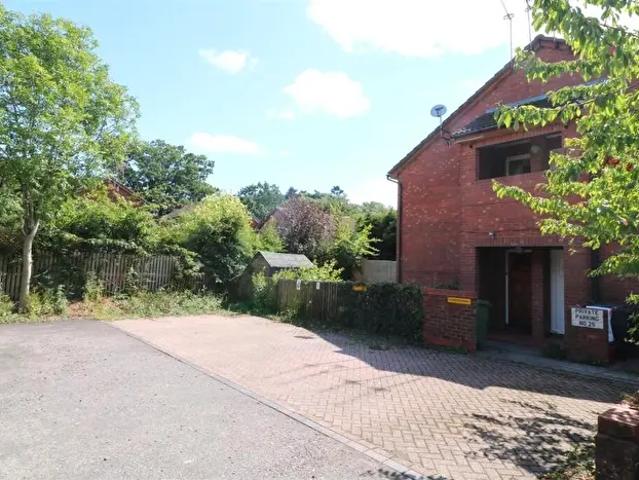 Apartment for rent in Park Hill, Green Close