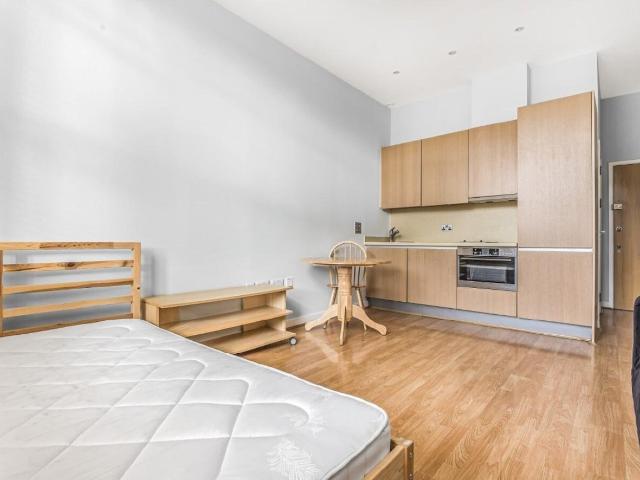 Studio for rent in London Borough of Ealing, Greater London