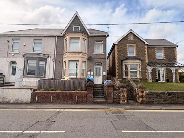 Apartment for rent in Pencoed, Wales