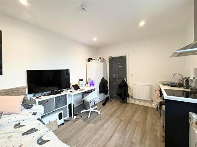 Apartment for rent in Old Lenton, Haddon