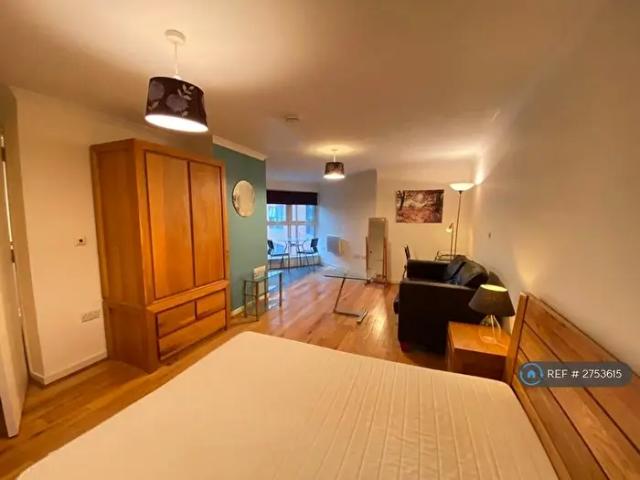Apartment for rent in Mount Pleasant, Swansea