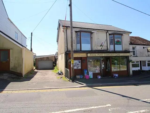 Apartment for rent in Tonyrefail, Coedely