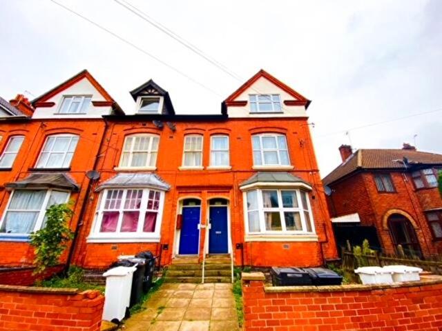 Apartment for rent in West End, Old Wharf