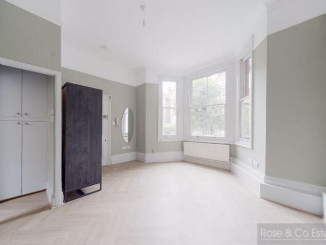 Studio for rent in Hampstead, South Hampstead