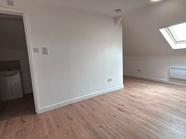Apartment for rent in Belgrave, Old Wharf