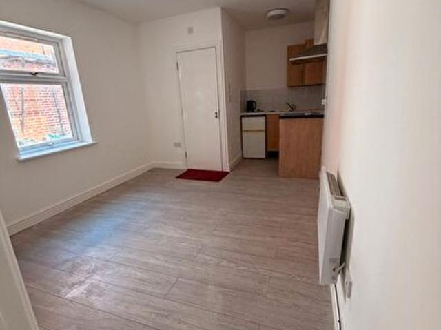 Apartment for rent in West End, Old Wharf