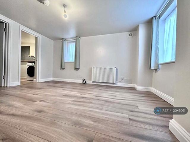 Apartment for rent in Old Stratford, Northamptonshire
