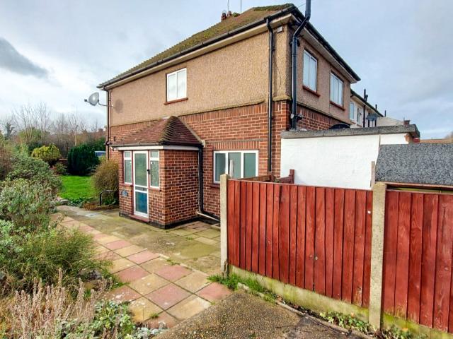 Studio for rent in Pilgrims' Hatch, Navestock Side
