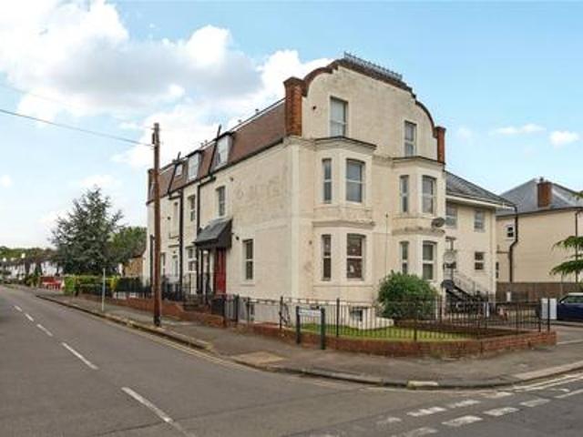 Studio for rent in Epsom, Epsom and Ewell