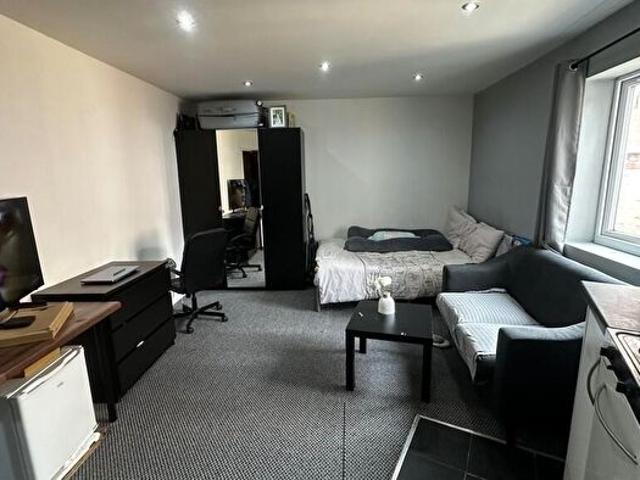 Apartment for rent in Ball Hill, Coventry