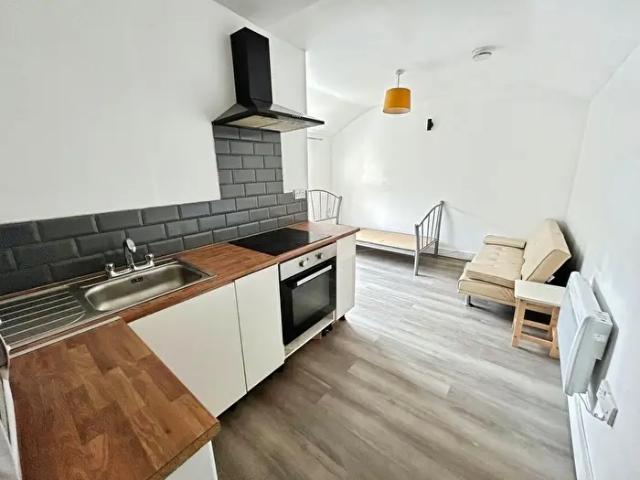 Apartment for rent in Cimla, Neath