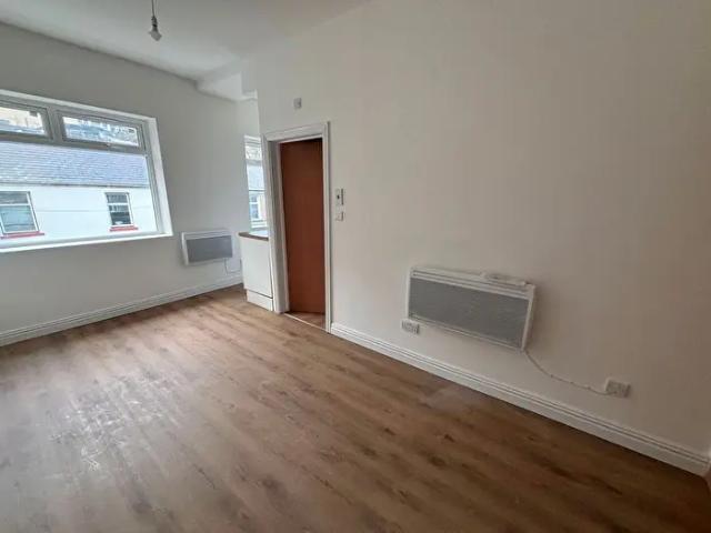Apartment for rent in Pentre, Ton Pentre