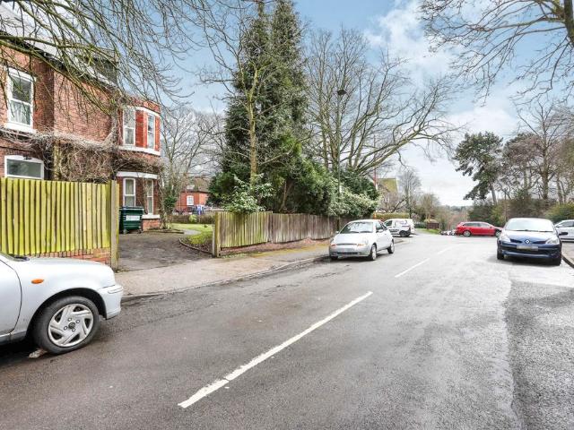 Studio for rent in Cotteridge, West Midlands