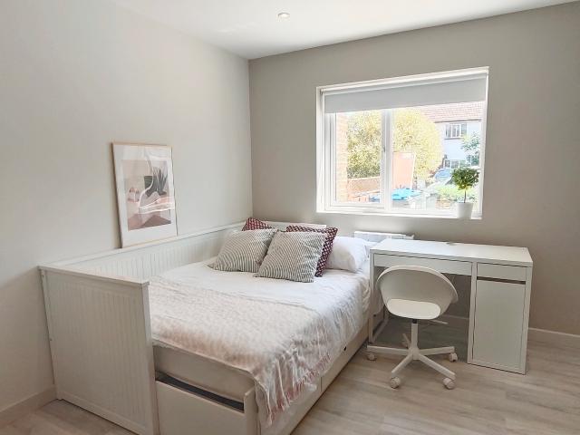 Studio for rent in Berrylands, Greater London